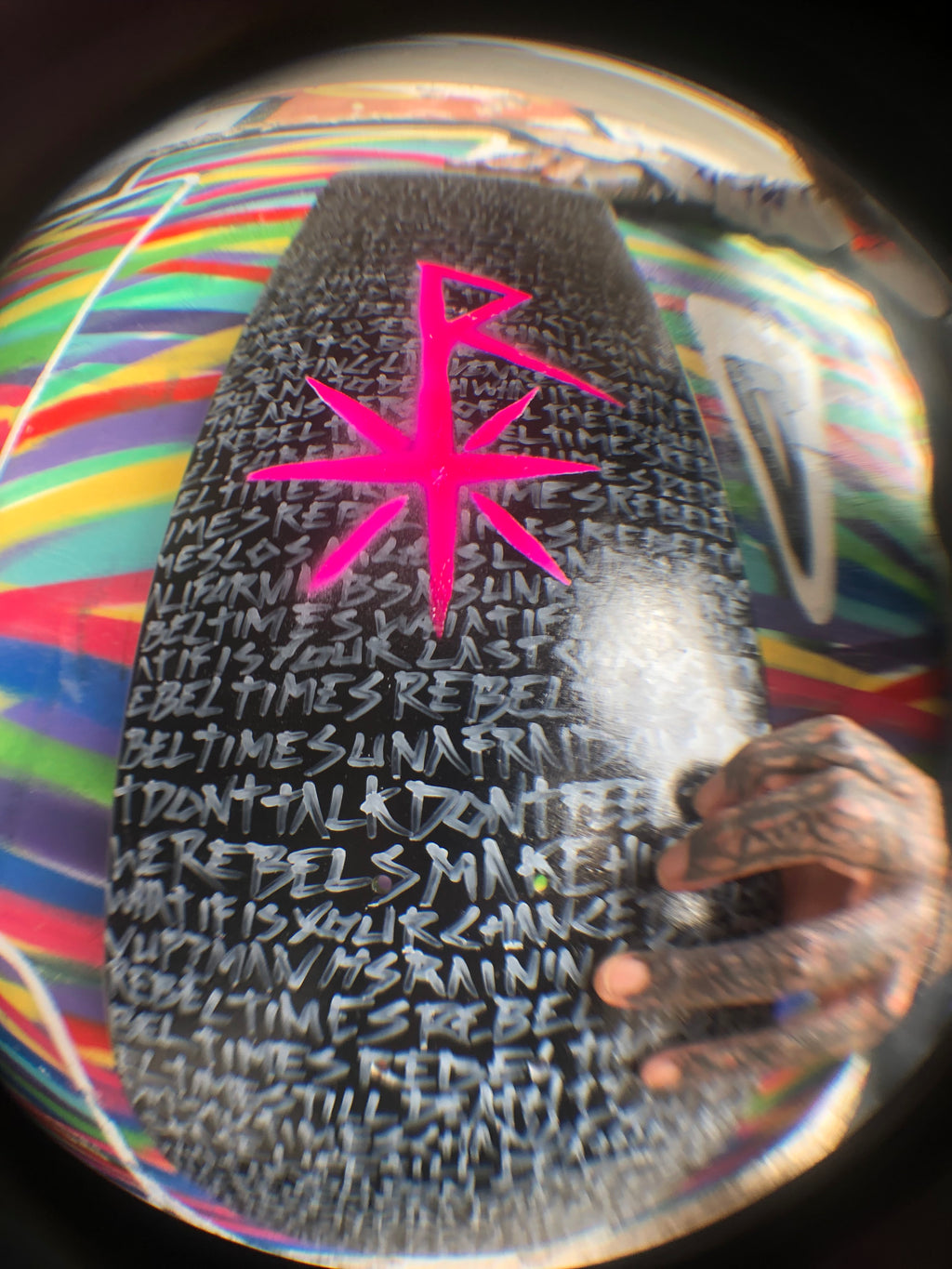 Tabla skate 8.25 Rain of Scripts BY THOM BLACK / NEON PINK