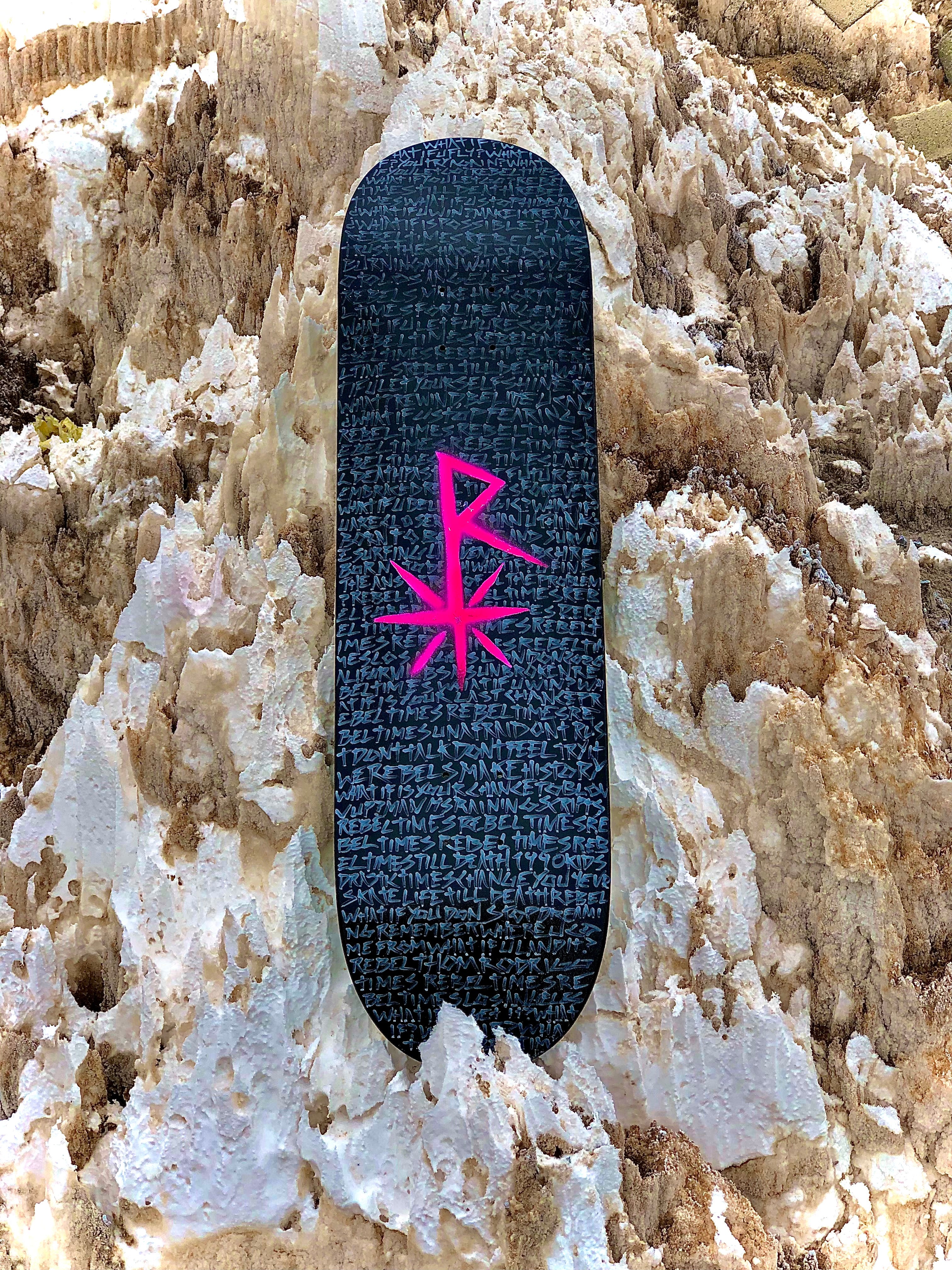 Tabla skate 8.25 Rain of Scripts BY THOM BLACK / NEON PINK
