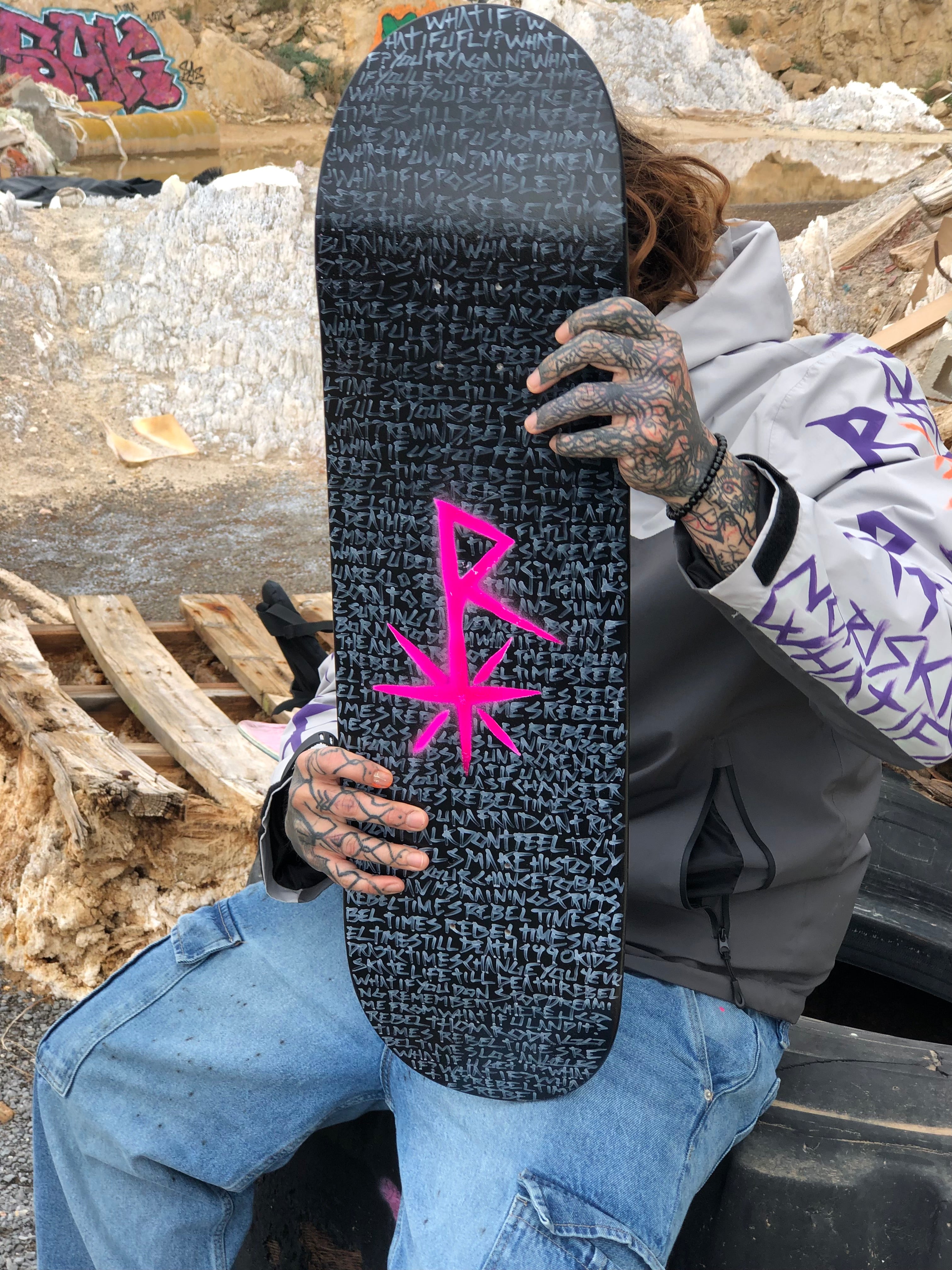 Tabla skate 8.25 Rain of Scripts BY THOM BLACK / NEON PINK